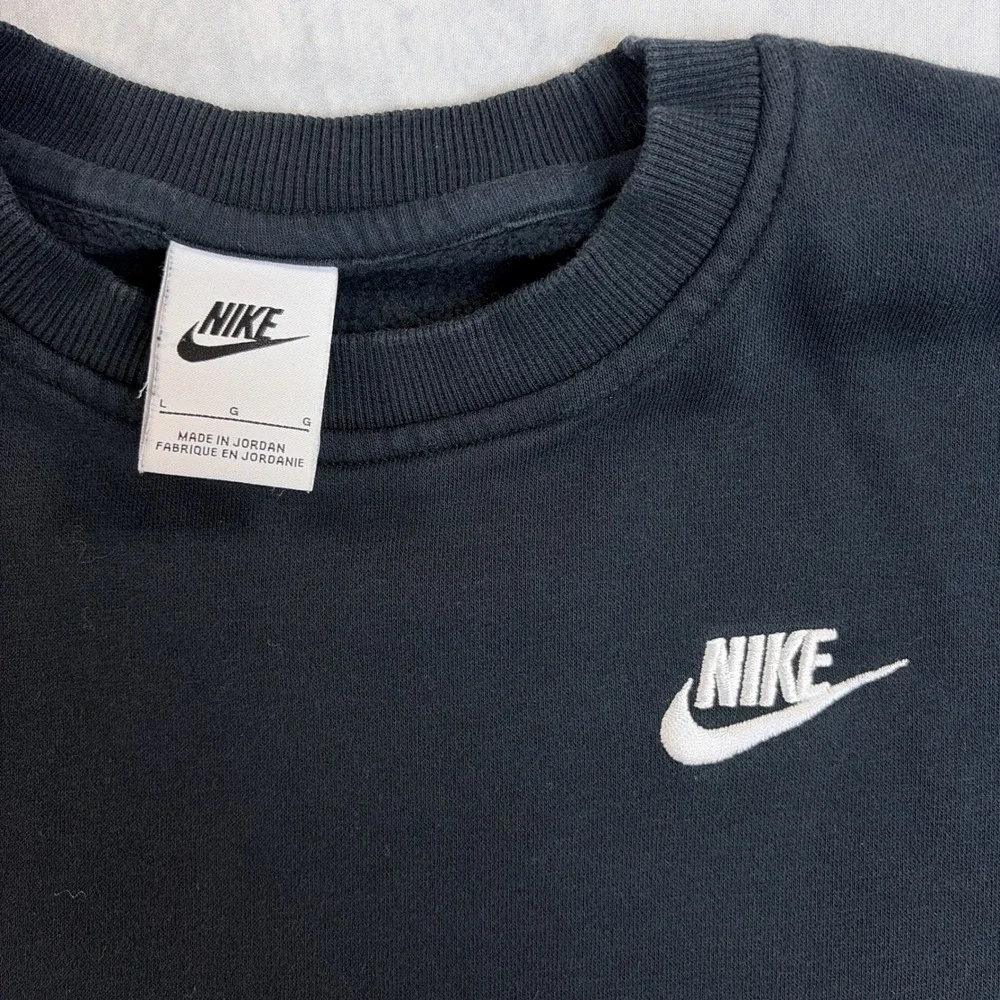 Nike Sweatshirt Womens Large Black Cropped Crewneck Fleece Pullover Logo